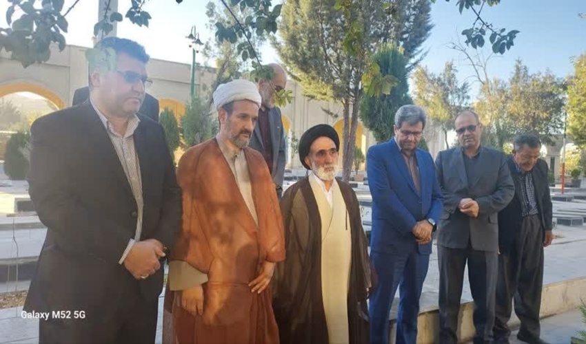  آیین غبارروبی و عطرافشانی گلزار شهدای سازمان جهاد کشاورزی استان  کردستان با حضور حضرت آيت‌الله ربانی نماینده محترم ولی فقیه در وزارت جهاد کشاورزی