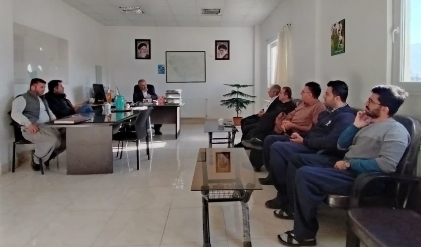 برگزاری جلسە اداری مهندس سالمی، سرپرست اداره منابع طبیعی بانه و همکاران واحد حفاظت