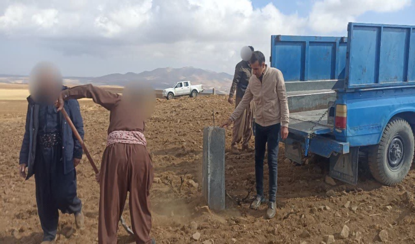 رفع تصرف و نصب بنچ مارک توسط پرسنل جنگلبانی سارال دیواندره در روستای قجر