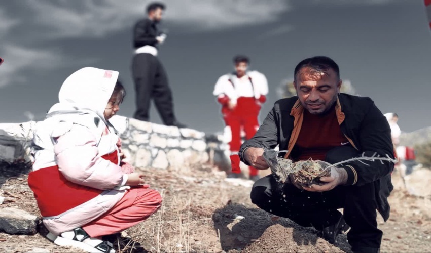 سروآباد/کاشت نهال به‌مناسبت گرامیداشت هفتاد و هفتین سال‌روز تاسیس سازمان جوانان جمعیت هلال احمر