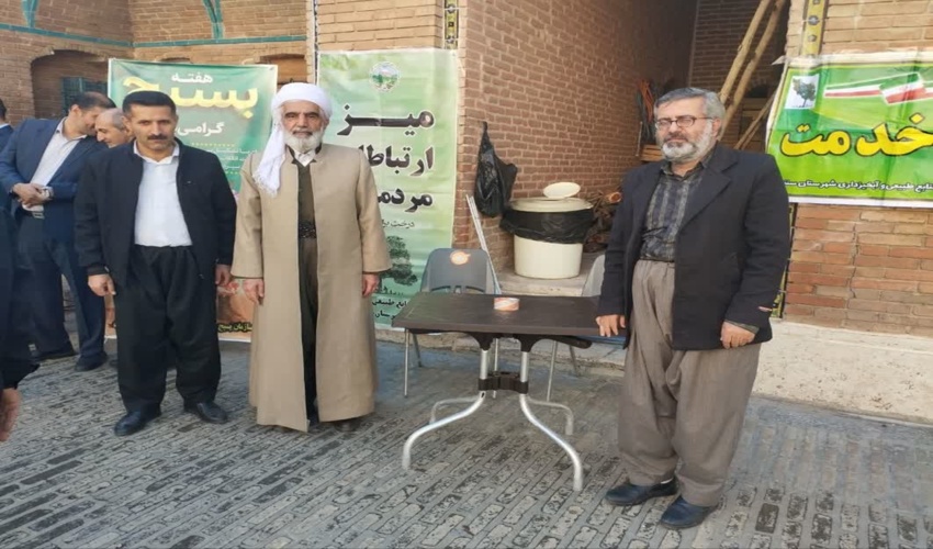سنندج/ حضور همکاران در نماز جمعه