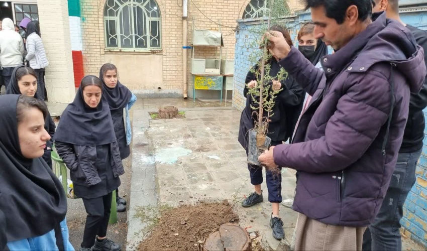 مریوان/   آموزش کاشت بذر و نهال 