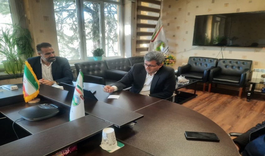 دیدار شریفی‌پور با اعضای گروه جهادی شهدای سلامت دانشگاه علوم پزشکی در راستای اجرای طرح مردمی کاشت و نگهداری یک میلیارد درخت 