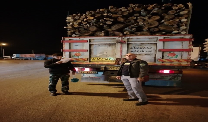 قروه / گشت و بازرسی شبانه در راستای مبارزه با قاچاق چوب در روز چهارم از طرح شماره ٣ 
