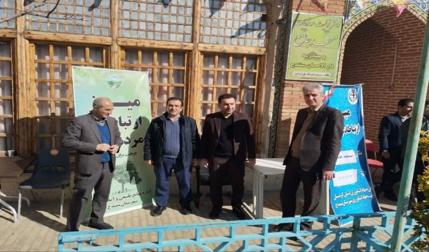  برپایی میز خدمت ادارات در مسجد جامع سنندج