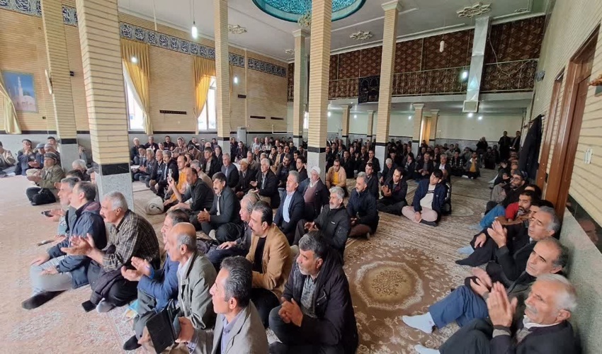  برپایی میز خدمت ادارات در مسجد جامع حسن اباد سنندج