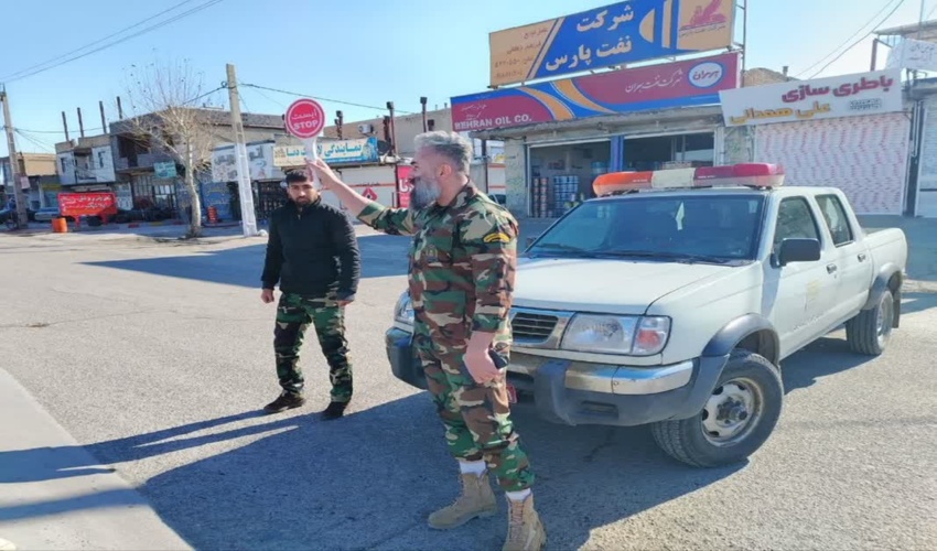 گشت زنی همکاران کشیک به منظور مقابله با قاچاق چوب و زغال