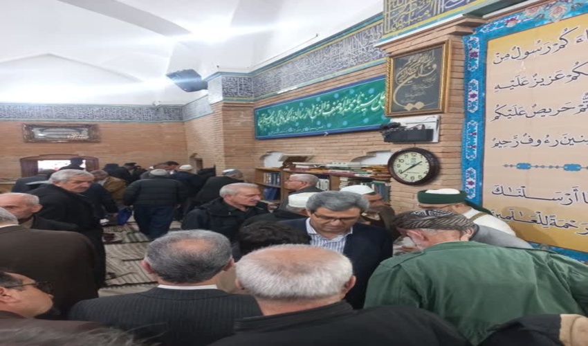 دیدار چهره به چهره جناب آقای مهندس شریفی پور مدیر کل محترم منابع طبیعی و آبخیزداری استان کردستان بعد اقامت نماز جمعه با ارباب رجوع محترم