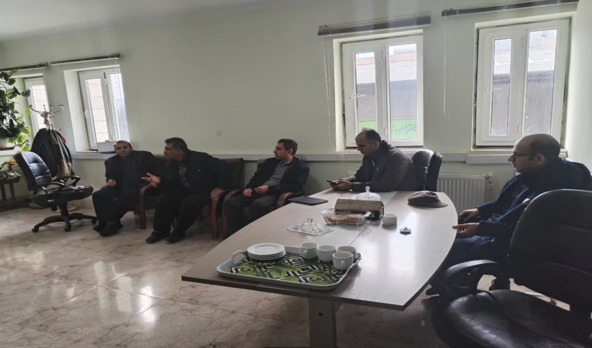 حضور و دیدار معاون محترم فنی، رئیس اداره مرتع، کارشناسان و مجریان ایستگاه تولید بذر دوسر با رئیس اداره شهرستان